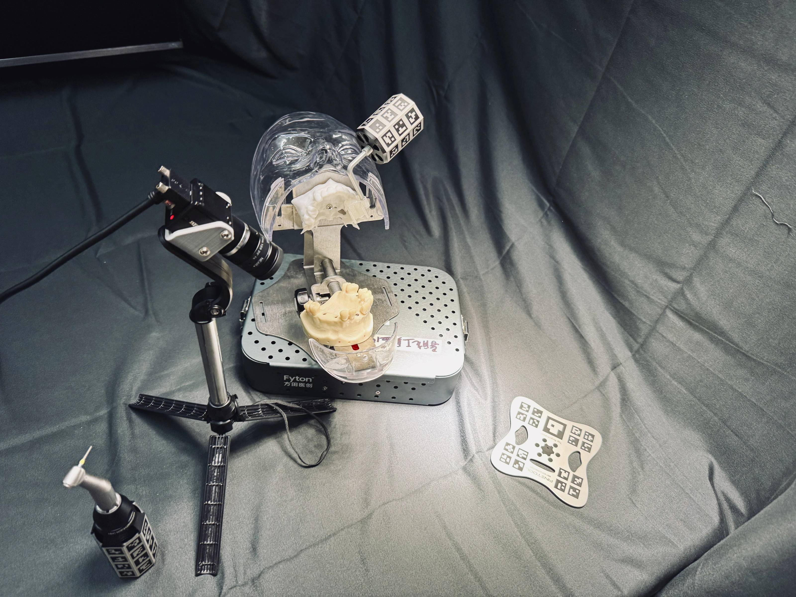 In vitro craniofacial model testing with navigation markers