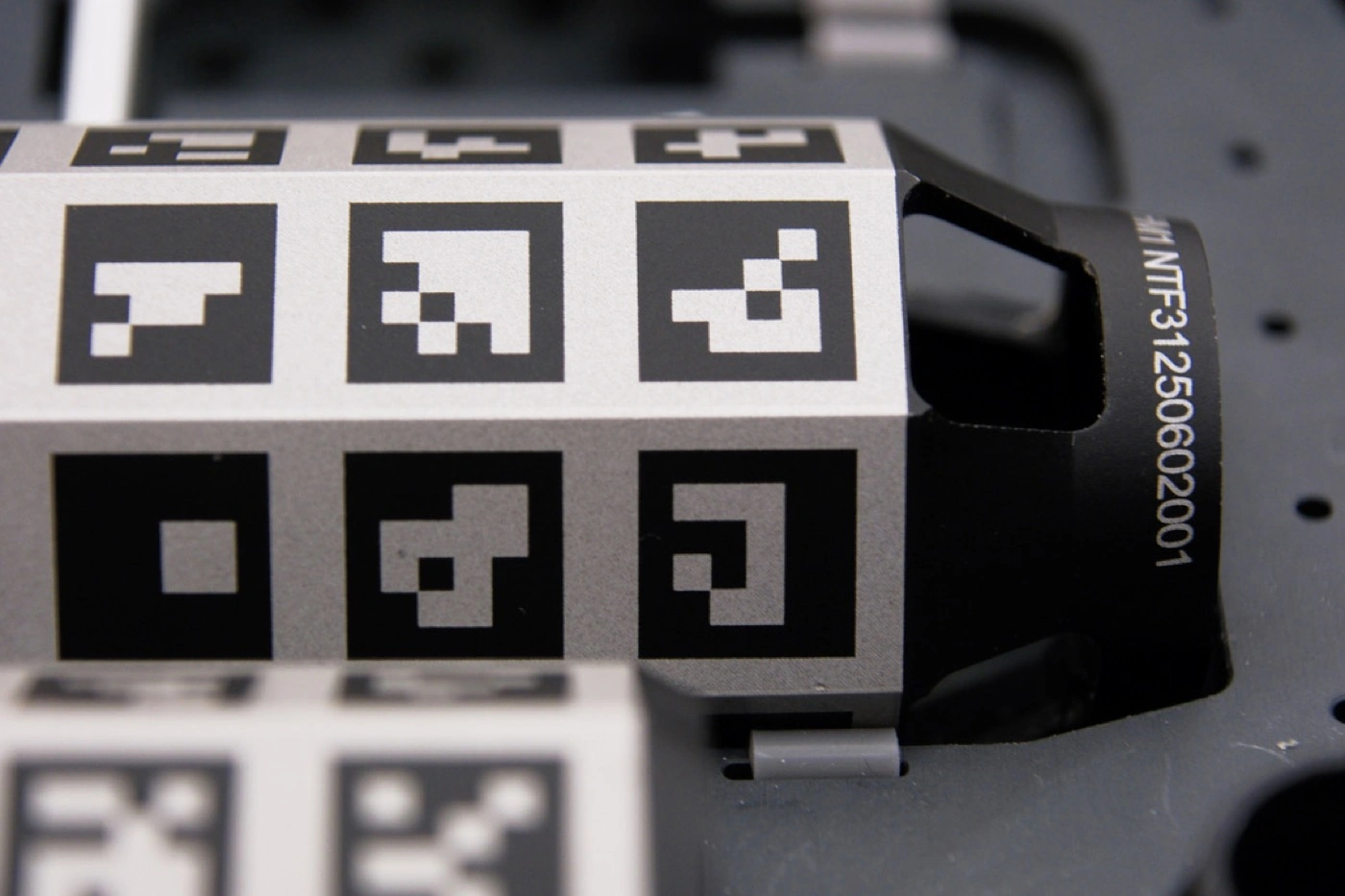 Surgical tracking markers for optical navigation